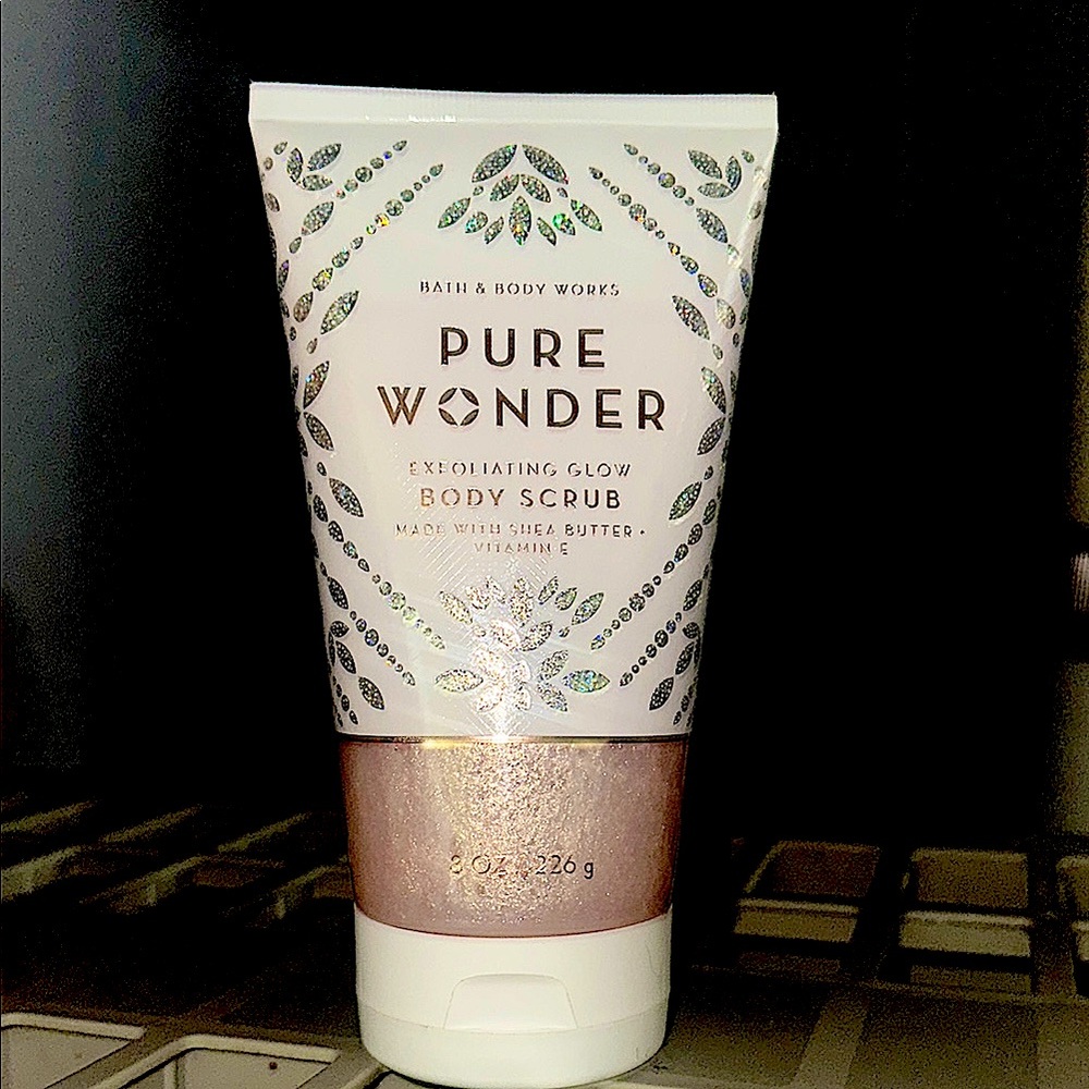 Bath & Body Works Pure Wonder Exfolianting Glow Scrub. New.